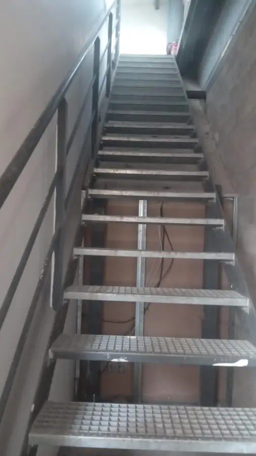 À VENDRE – Société de commerce en gros avec dépôt équipé